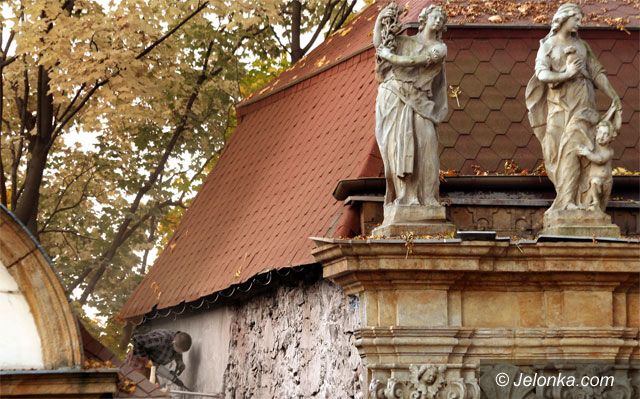 JELENIA GÓRA: Ratują grobowce dawnych jeleniogórzan