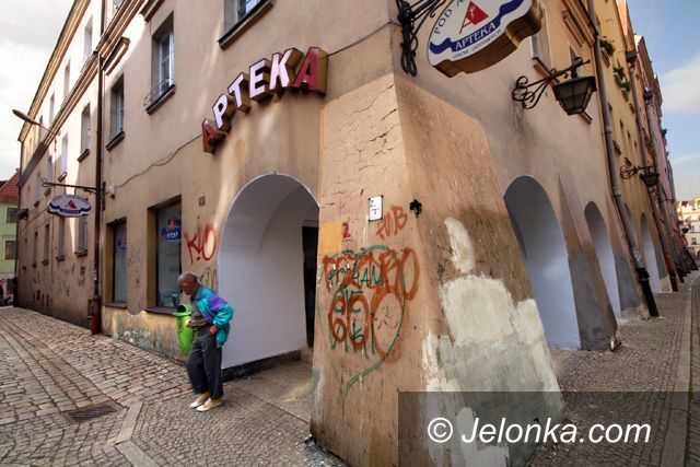 JELENIA GÓRA: Administratorzy kamieniczek boją się chuliganów