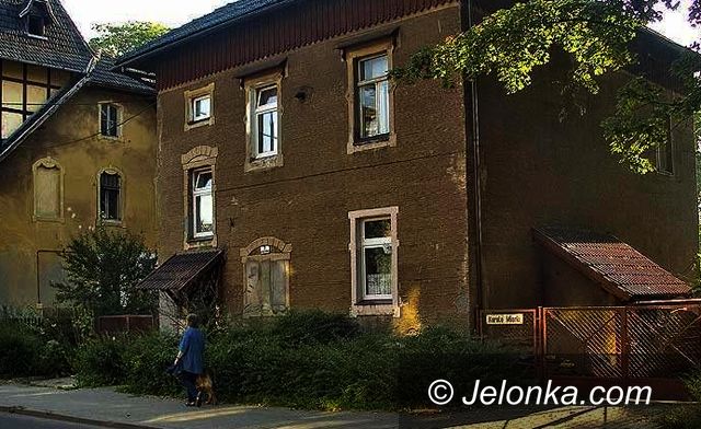 JELENIA GÓRA: Egipskie ciemności przy byłej Celwiskozie
