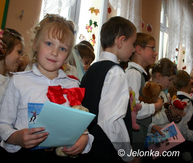 JELENIA GÓRA: Pierwszaki z „siódemki” prawdziwymi uczniami