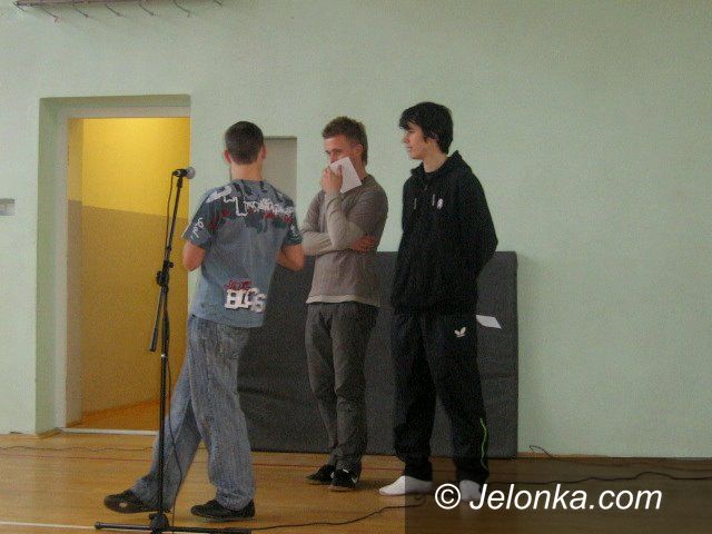 JELENIA GÓRA: Bieda kłuje w serca i oczy