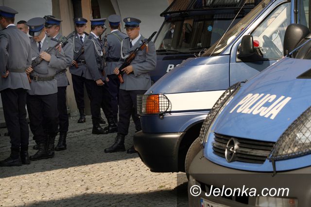 JELENIA GÓRA/ KRAJ: Będzie mniej policjantów