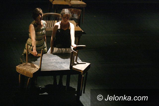 JELENIA GÓRA: Łamigłówka z Holokaustem w tle