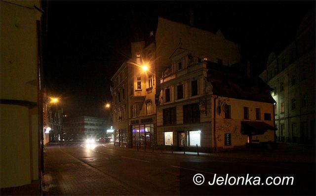 JELENIA GÓRA: Śpimy dłużej, ciemno prawie wszędzie