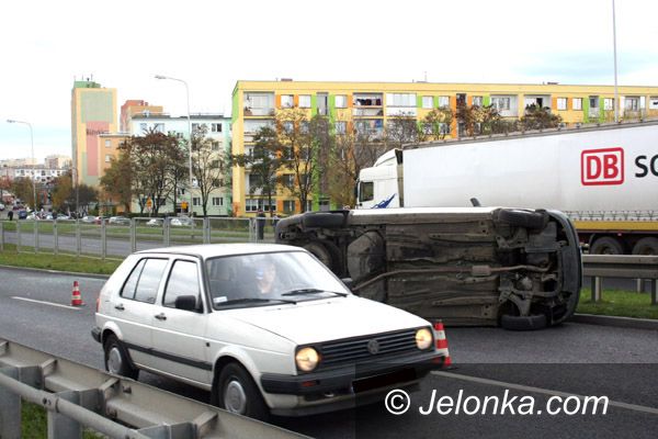 JELENIA GÓRA: Po kraksie seat staranował pieszą