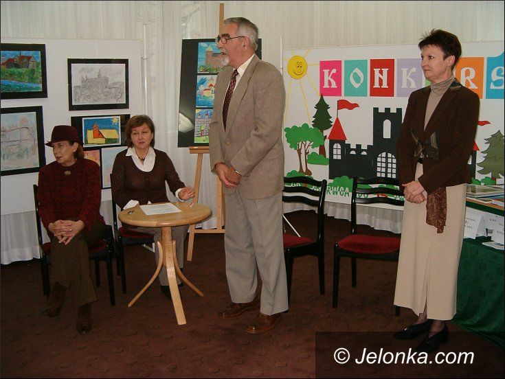 JELENIA GÓRA/ REGION: Narysował Zamek Czocha na siódemkę