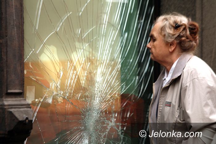 JELENIA GÓRA: Dom Dziecka bez popękanych wystaw