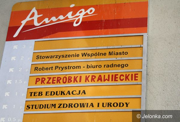 JELENIA GÓRA: Tabliczkowy radny Robert Prystrom