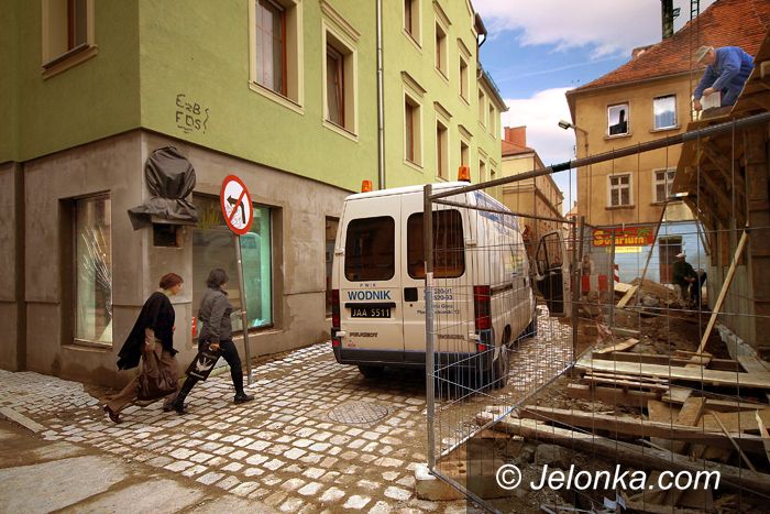 JELENIA GÓRA: Uciążliwe blokady na Mrocznej i Krótkiej
