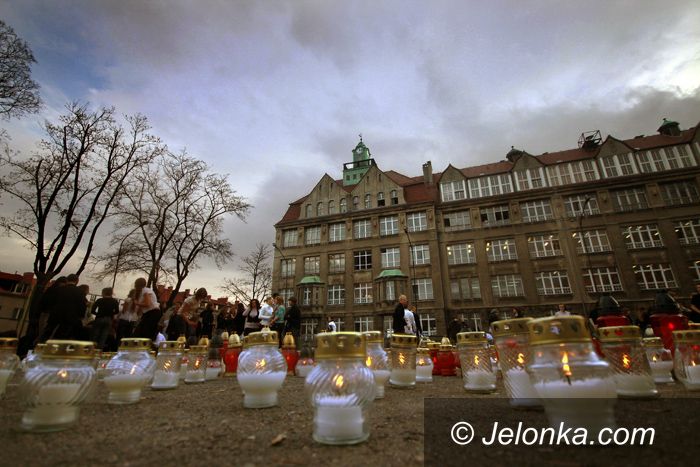 JELENIA GÓRA: Płonąca flaga ku czci niepodległości