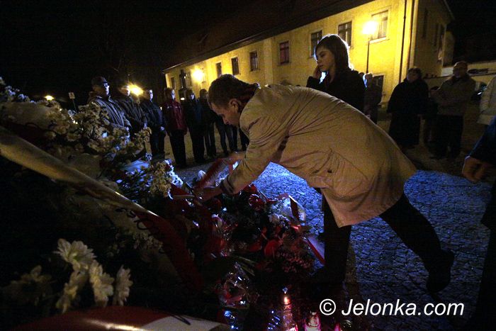 JELENIA GÓRA: Odpalili biało–czerwone race wolności
