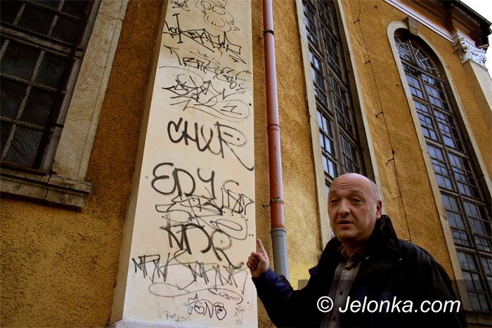 JELENIA GÓRA: Dorwali wandali, straż ich wypuściła