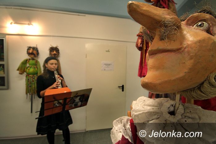 JELENIA GÓRA: Rekwizyty na scenie życia