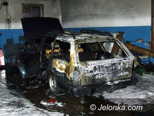 JELENIA GÓRA: Spalił się warsztat, bo wybuchł piec?