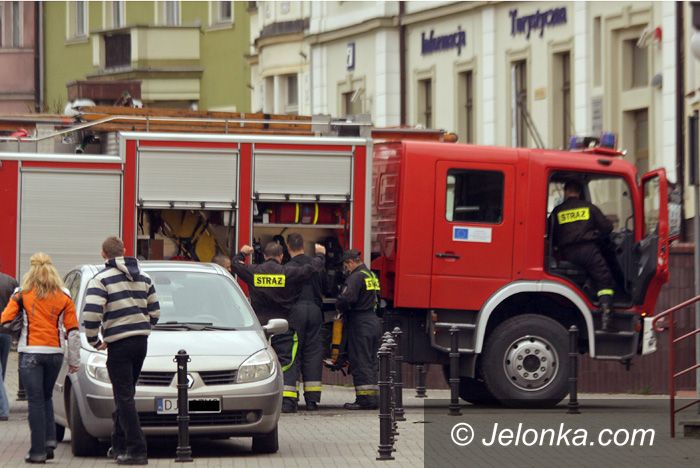 JELENIA GÓRA: Pożar w Książnicy ...do opanowania