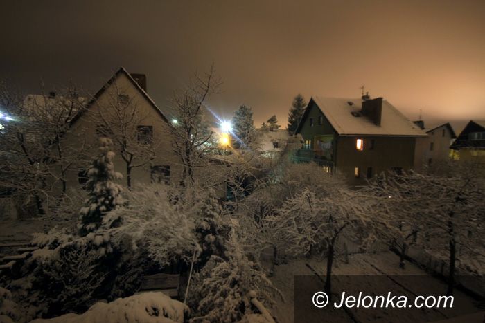 JELENIA GÓRA: Zima zaatakowała – kłopoty na drogach