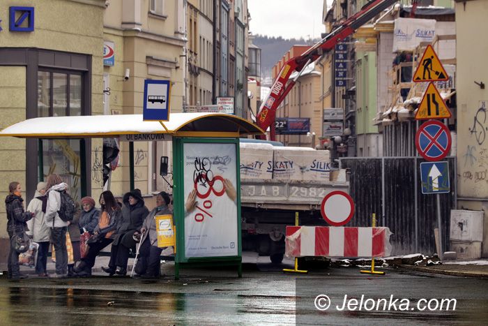 JELENIA GÓRA: Wiaty w opłakanym stanie