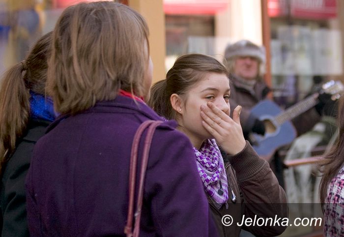 JELENIA GÓRA: Na dwie minuty moc Internetu zatrzymała czas