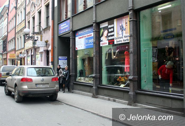 JELENIA GÓRA: Misja specjalna: wymiana witryn