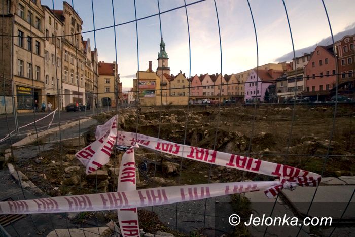 JELENIA GÓRA: Wykopaliska na starówce pełne pułapek