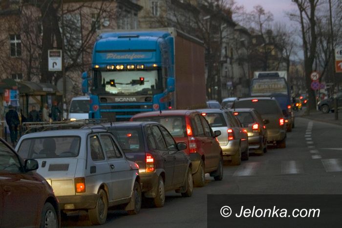 JELENIA GÓRA: Kolizja sparaliżowała miasto