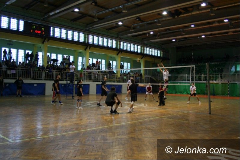 JELENIA GÓRA: Bajeczno–sportowe mikołajki z „Norwidem”