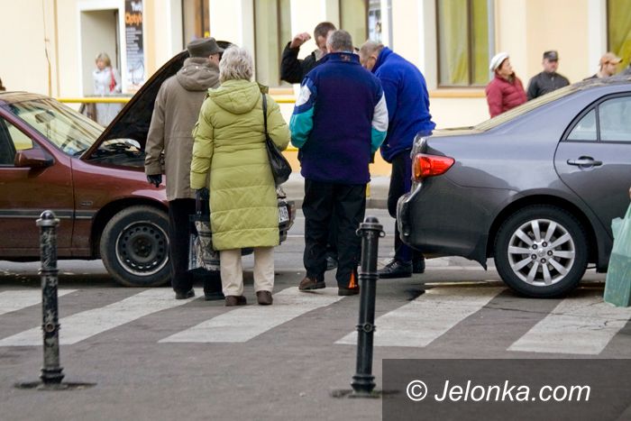 JELENIA GÓRA: Wjechał w tył toyoty przez nieuwagę