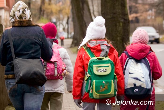 JELENIA GÓRA/ KRAJ: Odciążą uczniów od dźwigania ciężarów