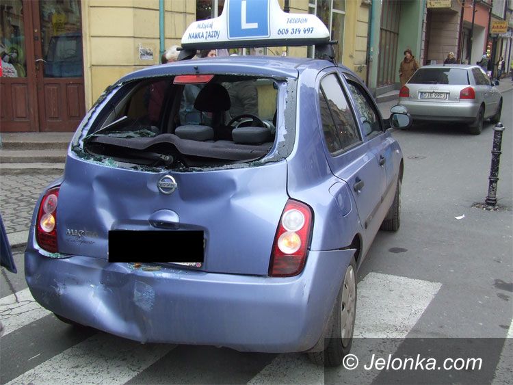 JELENIA GÓRA: Żukiem w „elkę” przy sklepie nocnym
