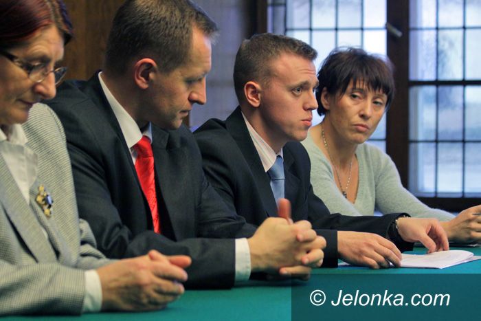 JELENIA GÓRA: Młodzi radni niemal w komplecie