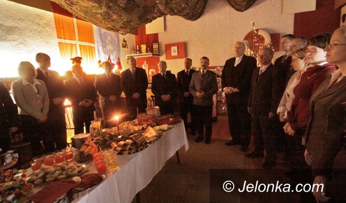 JELENIA GÓRA: – Oby święta były spokojne – życzono policjantom