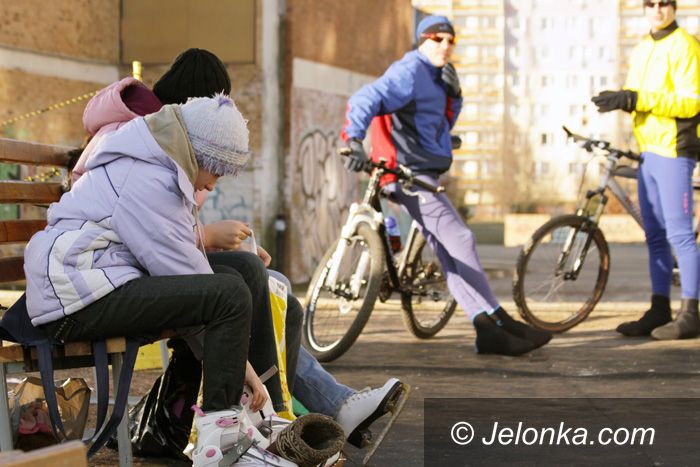 JELENIA GÓRA: Przedsylwestrowe szaleństwo na lodowisku