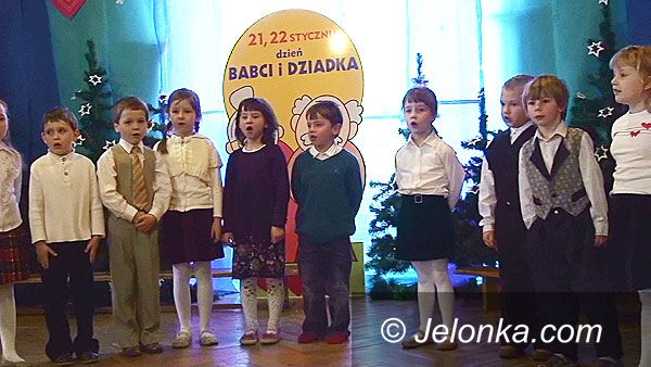 JELENIA GÓRA: Z wdzięczności babciom i dziadkom