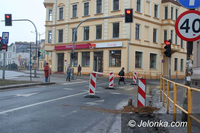 JELENIA GÓRA: Awaria rury w śródmieściu: po południu nie będzie tam wody