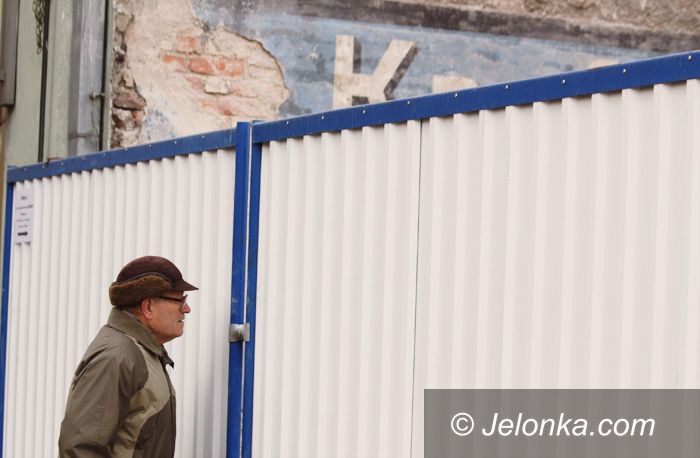JELENIA GÓRA: Historia zapisana w murze
