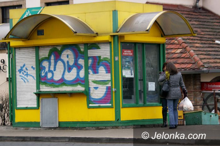 JELENIA GÓRA: Zamykają kioski na cztery spusty
