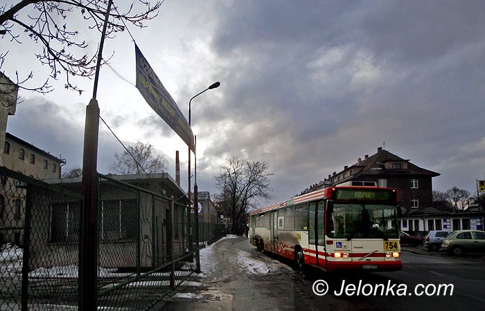 JELENIA GÓRA: Walczą z gapowiczami jak z wiatrakami