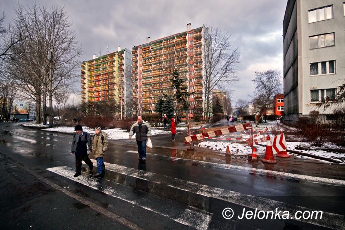 JELENIA GÓRA: Przechlapane w błocie po awarii