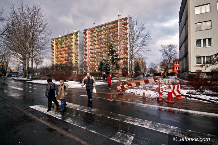 JELENIA GÓRA: Przechlapane w błocie po awarii