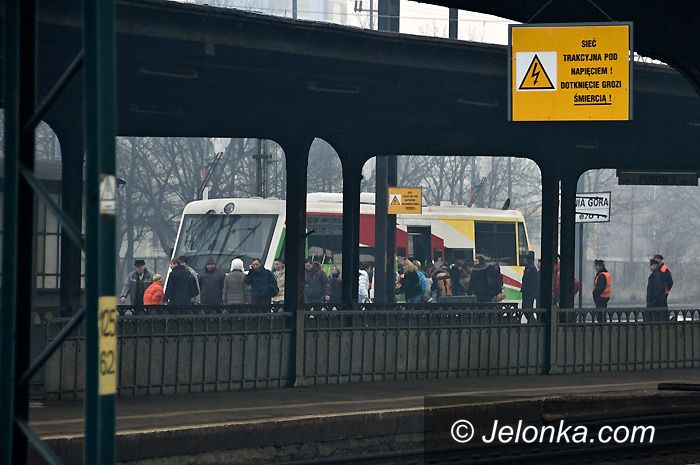 JELENIA GÓRA: Nowoczesny szynobus jeździ prawie pusty