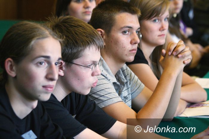 JELENIA GÓRA: Młodzi radni na starcie