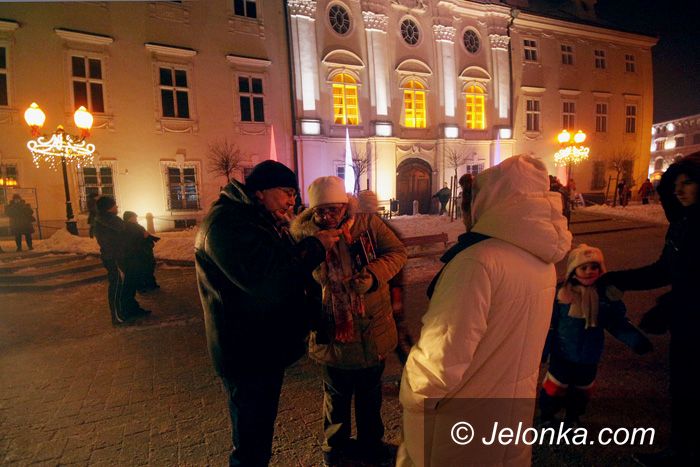 JELENIA GÓRA: Zatrzymali światło w kadrze
