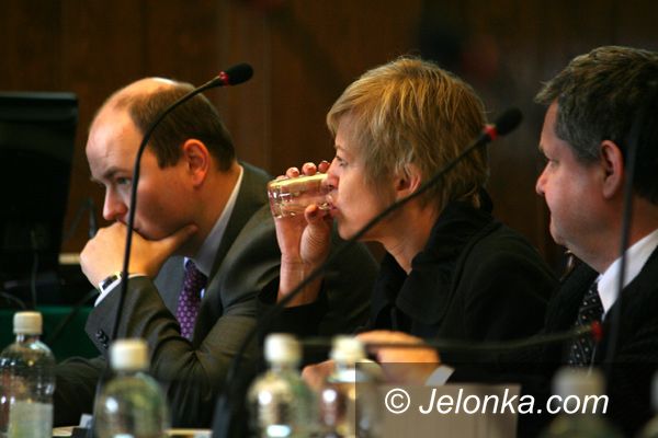 JELENIA GÓRA: Lanie wody na sesji