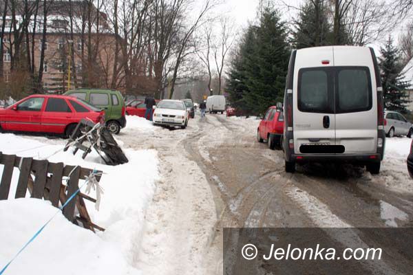 JELENIA GÓRA: Toną w błocie i brei