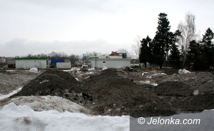 JELENIA GÓRA: Plac przy stacji BP w prywatne ręce?