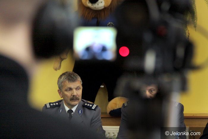 JELENIA GÓRA: Mysłakowiczanin i szef policji pomogli zagubionemu chłopcu