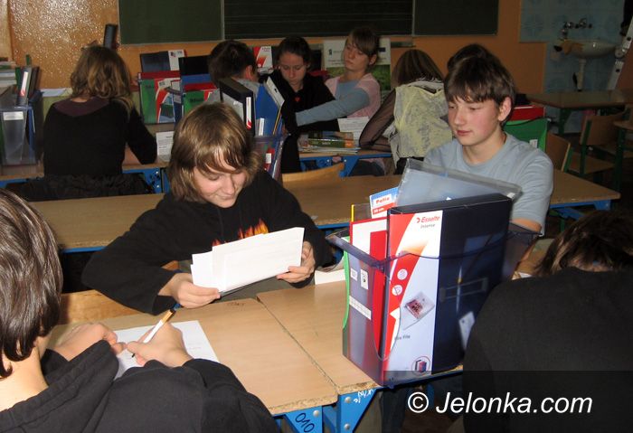 JELENIA GÓRA: „Przenoszą góry” na półmetku
