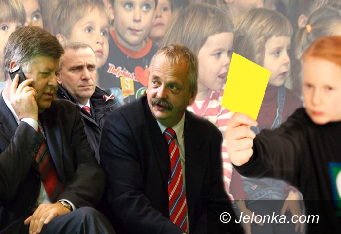 JELENIA GÓRA/ KRAJ: Żółta kartka dla posłów ratunkiem dla sześciolatków