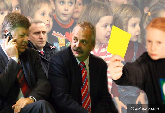 JELENIA GÓRA/ KRAJ: Żółta kartka dla posłów ratunkiem dla sześciolatków