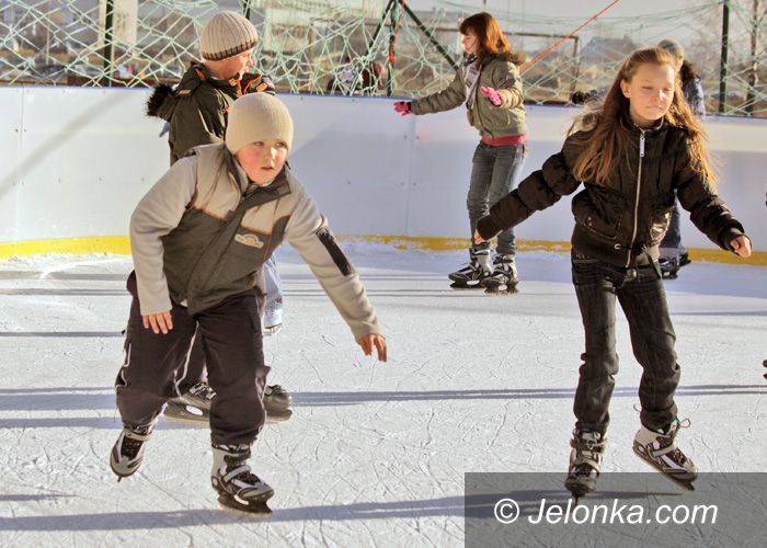 JELENIA GÓRA: Lodowisko odpłynęło: łyżwy do piwnicy
